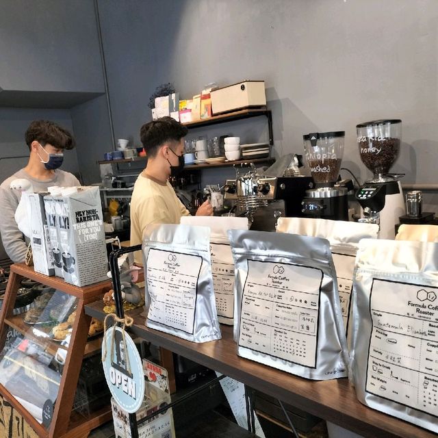 高雄三民區Formula Coffee Roaster 程式咖啡