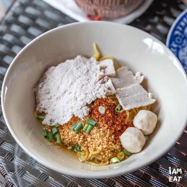 ร้านก๋วยเตี๋ยวหมูต้มยำริมคลองฟีลบ้านคุณตาคุณยาย