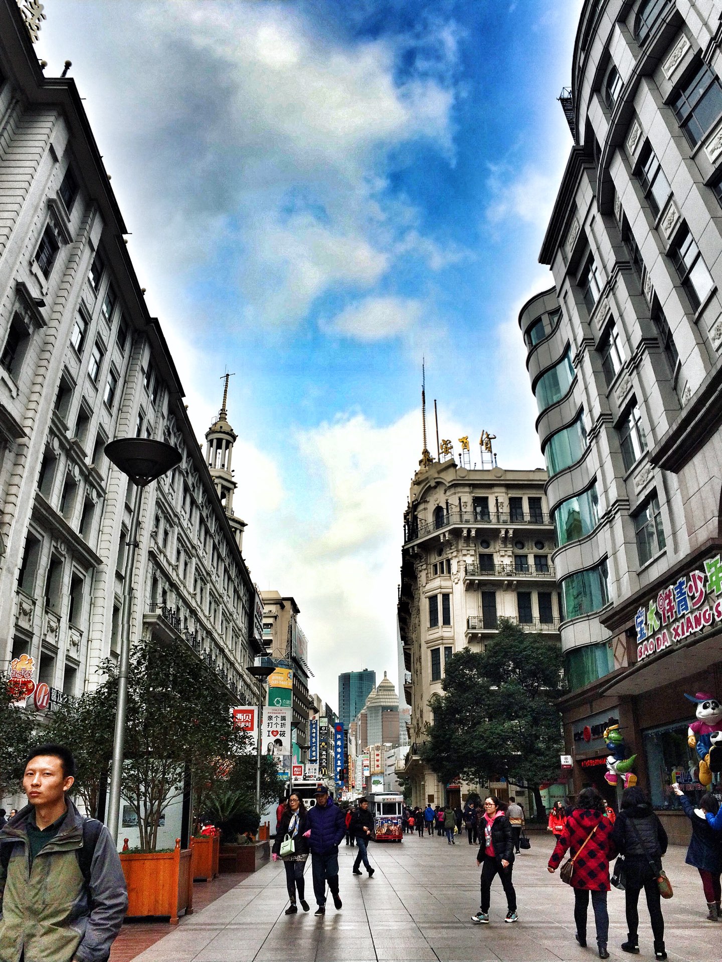 East Nanjing Road Pedestrian Street📸 | Trip.com Huangpu District  Travelogues