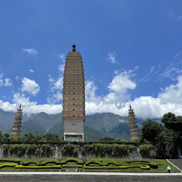 Three Pagodas - Dali