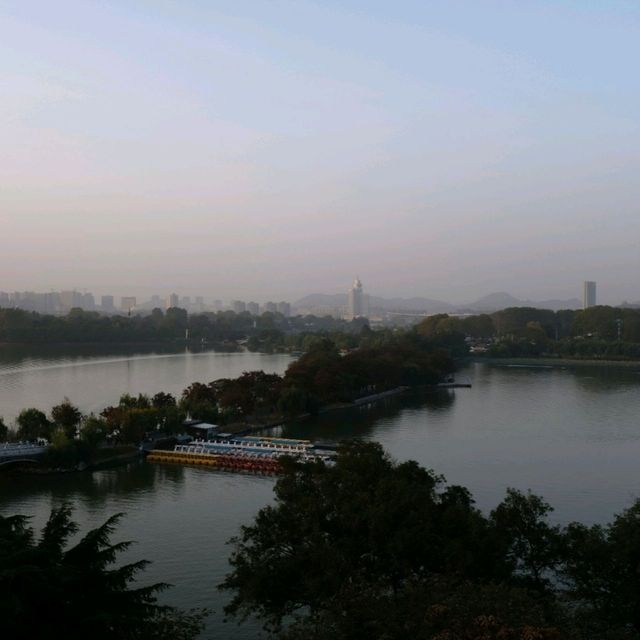 Nanjing City-Wall at Xuanwu-Lake