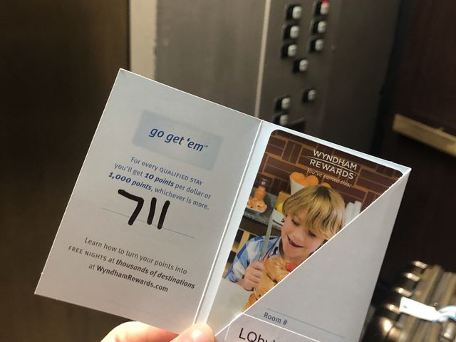 노랑노랑 산뜻한 라 퀸타에서 출장의 피로를 푸는 호캉스 즐기기🏨