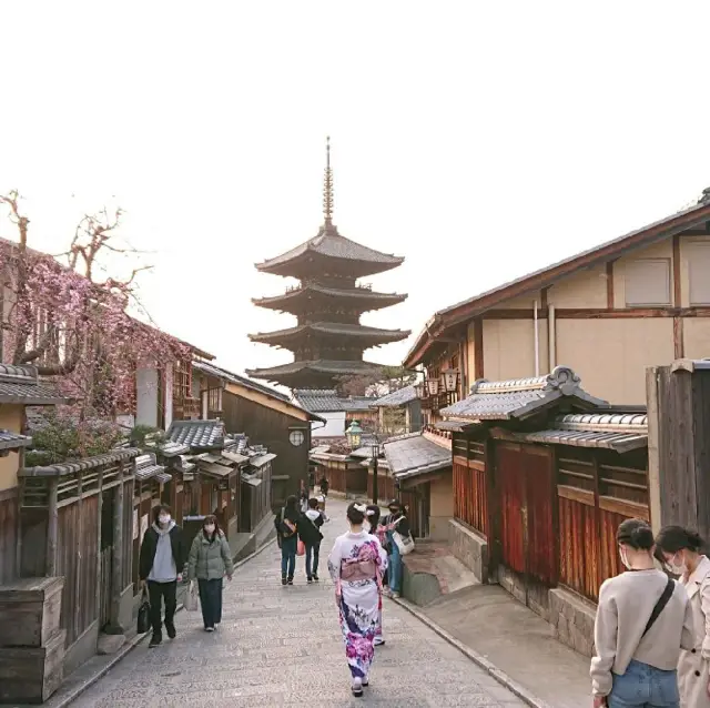 京都の名所 八坂の塔！