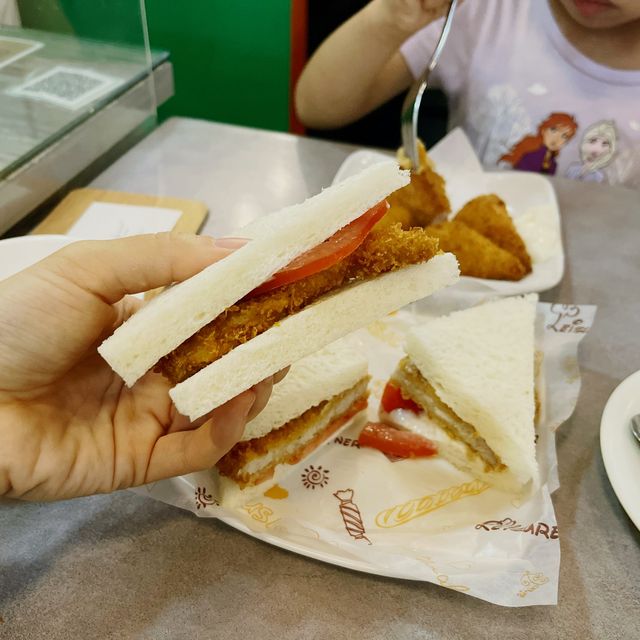 入坪洲必食超鬆化蝦多士🦐 