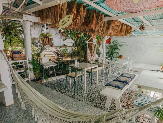 𝑰𝒏𝒅𝒊𝒆 𝑩𝒆𝒂𝒄𝒉 𝑪𝒂𝒇𝒆 คาเฟ่ริมทะเล