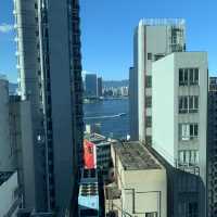 竟然～屋企冷氣機壞了～熱到爆炸～搞到幾日要住酒店～變咗staycation 