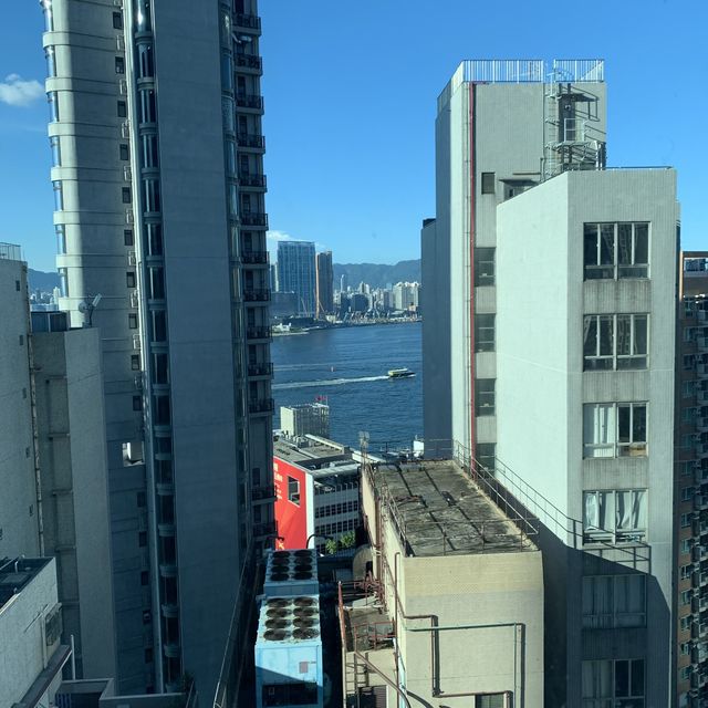 竟然～屋企冷氣機壞了～熱到爆炸～搞到幾日要住酒店～變咗staycation 