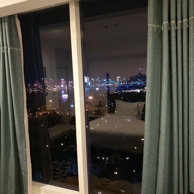 용다리가 보이는 피비텔 다낭