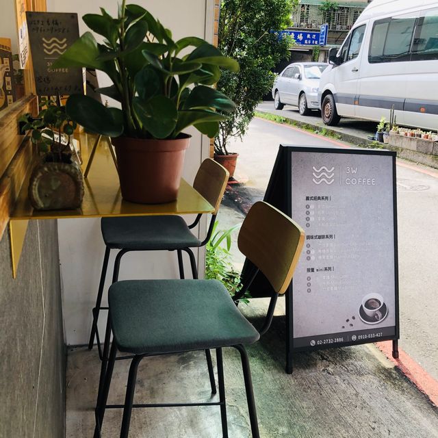 Let’s chat at 3W COFFEE.☕️精緻咖啡店·六張犁站🍪