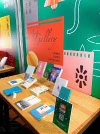 📚一年一度嘅書展又到啦！📚📖 今年嘅主題喺「歷史文化.城市書寫」📝 並以「從香港閱讀世界:憶.寫香港故事」點題 除了書展外仲可以欣賞好多懷舊嘅香港故事。 一於帶埋契女嚟感受吓書卷味🥰 等佢自