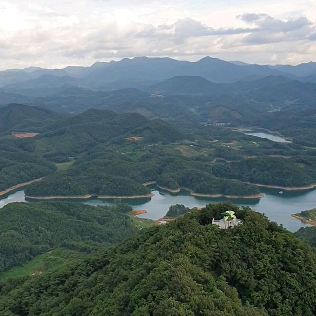 Taking Mono Rail through the Chungjuho Lake