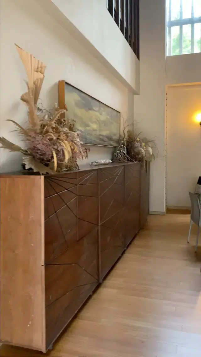 absolutely beautiful lounge! 