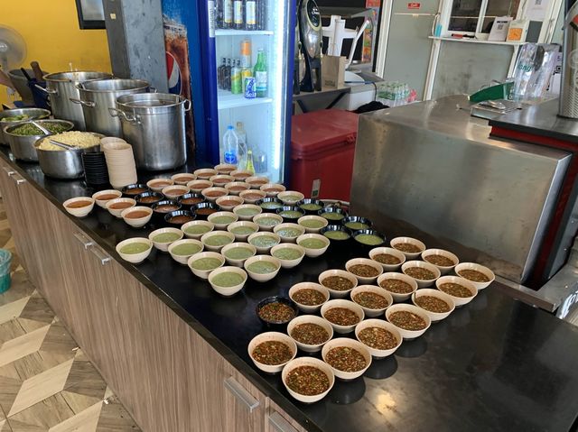 曼谷（昭拍耶河）觀賞河景食自助餐泰式火鍋「Yang Noey Saphan Phut」