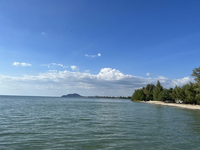 นั่งตากลม ชมเล 🌊