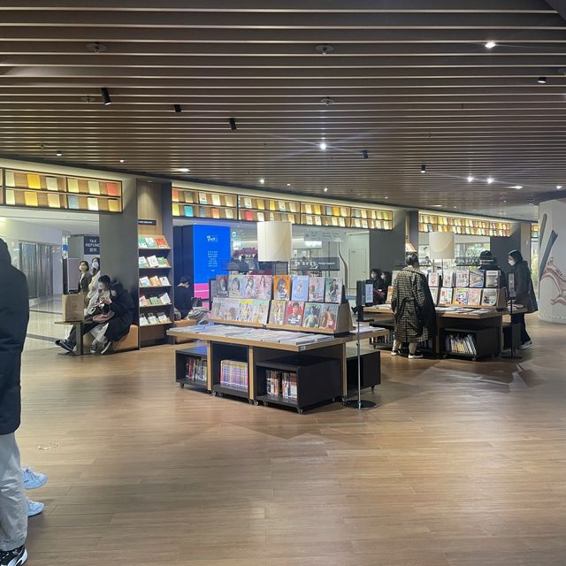 삼성동 코엑스 한복판의 여유 “별마당도서관”