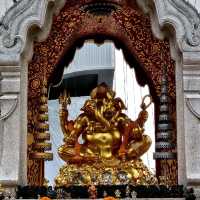 8 สิ่งศักดิ์สิทธิ์ ย่านราชประสงค์

