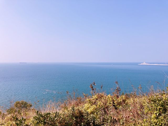 眺望一望無際的大海及港珠澳大橋