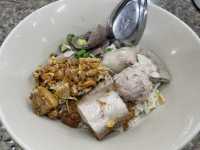 ข้าวต้มแห้งภูเก็ต ที่แถวยาวเหยีดฃยด แต่ต้องไปลอง
