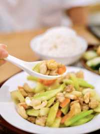 《真材實料，健康燉湯住家飯》