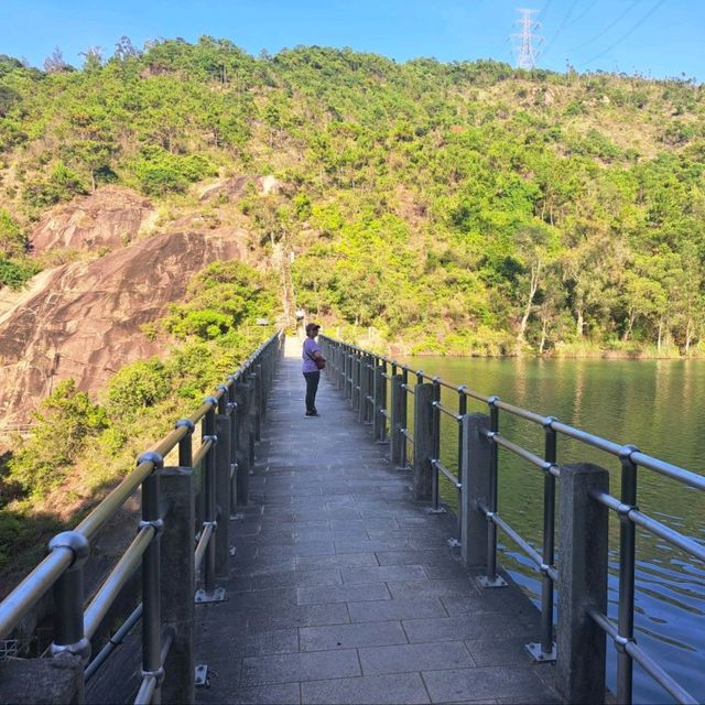 彩虹欄杆/藍地水塘半日遊🌈💧💧