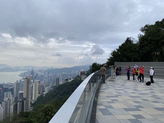 欣賞到香港絕美維多利亞景色😍山頂凌霄閣