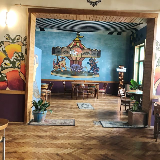 Artistic Cafe in Romania 🇷🇴 จิบชายามบ่าย