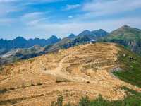 Beijing Hiking | Exploring the Dragon Palace Mountain Stone Array and Discovering the Thousand-Year Flower Tower.