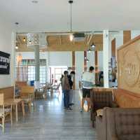 คาเฟ่ "กว้าง X ยาว" สุขทุกตารางนิ้ว