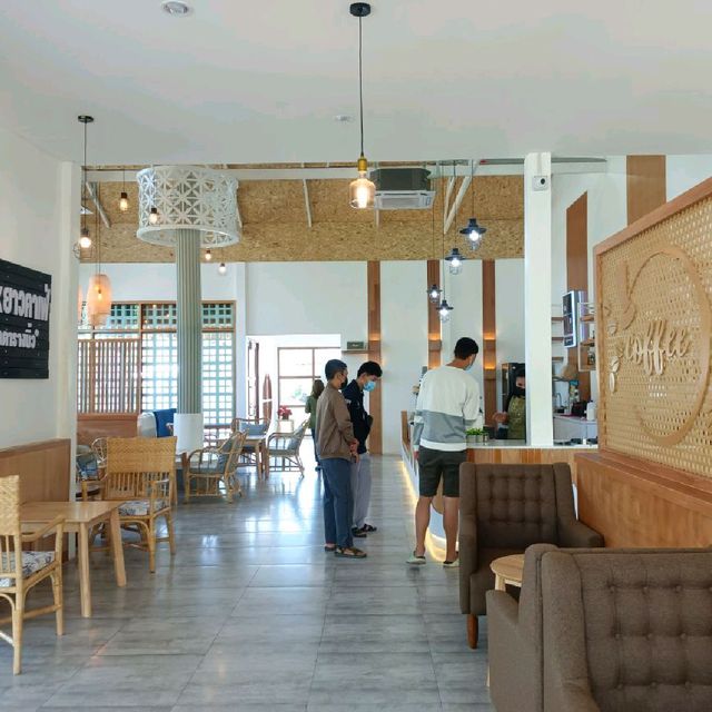 คาเฟ่ "กว้าง X ยาว" สุขทุกตารางนิ้ว