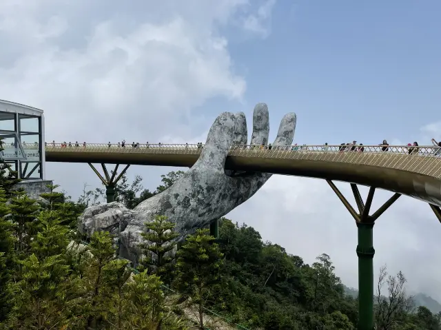 Golden bridge @ Ba Na Hills