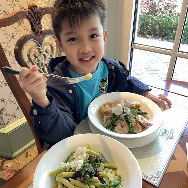 【 香港迪士尼樂園酒店。翠樂庭餐廳 】