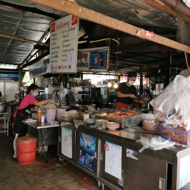 ต้มเลือดหมูสุดอร่อย ร้านดังย่านรั​ตนาธิเบศร์​ 