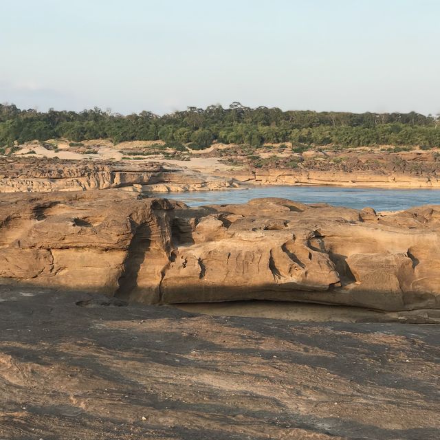 สามพันโบก