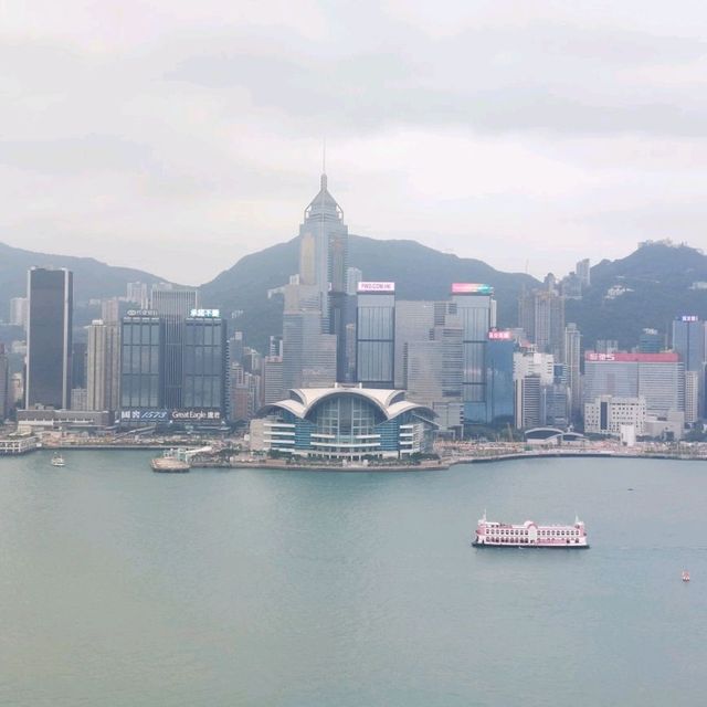 必到景點～半島酒店晚間泳池