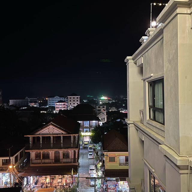 โรงแรมพีเอ็ม วังเวียง, ลาว