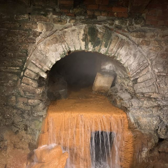 A glimpse of the well-reserved Roman Baths