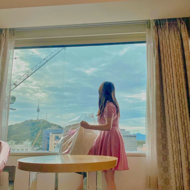 서울n타워를 바로앞에서 볼 수 있는 호캉스 ‘롯데호텔 서울’