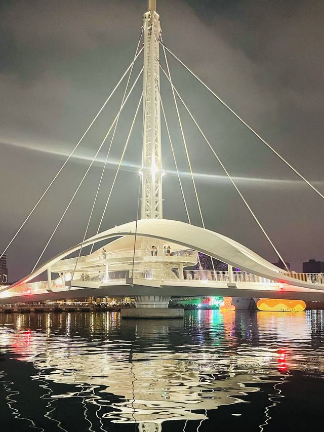 夜晚的駁二特區