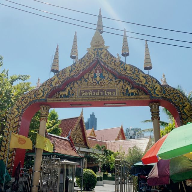 Magnificent Wat Hua Lumphong