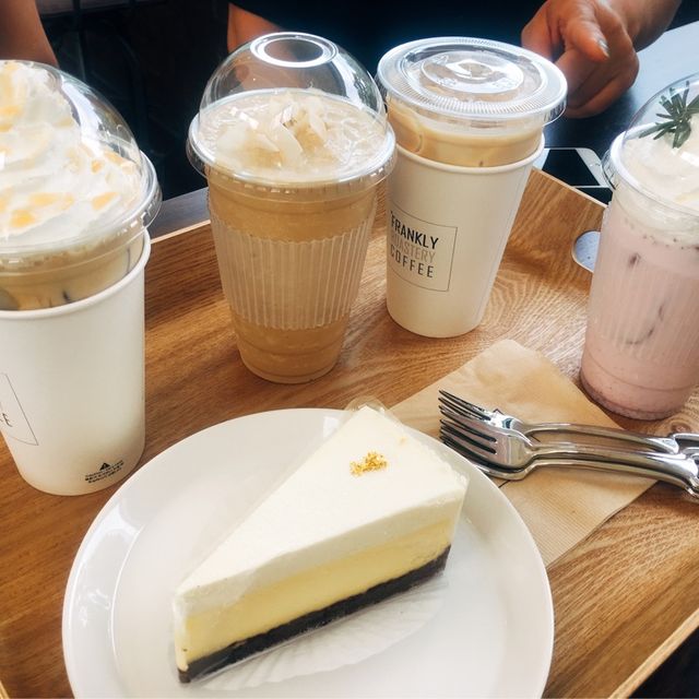 시원한 수영장 뷰로 호캉스 기분내기! 강화 프랭클리 로스터리 커피