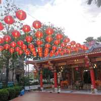 กราบไหว้ศาลหลักเมือง​