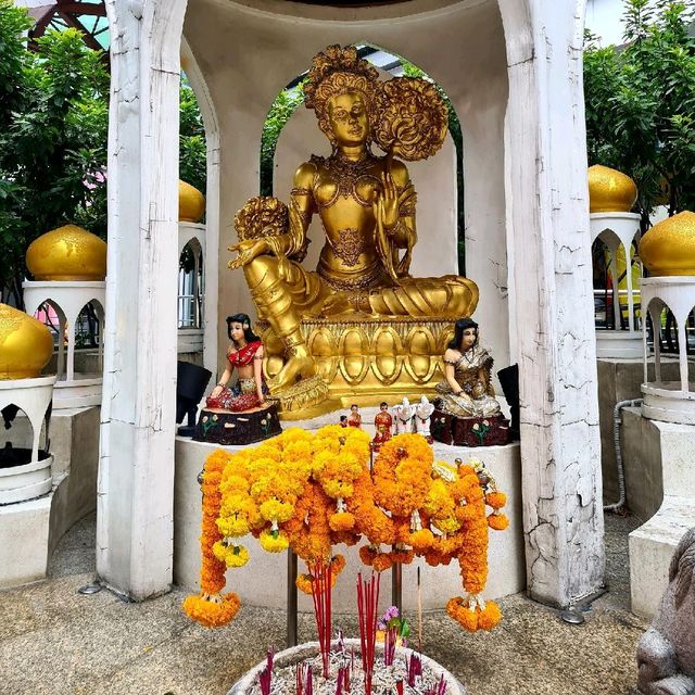 8 สิ่งศักดิ์สิทธิ์ ย่านราชประสงค์

