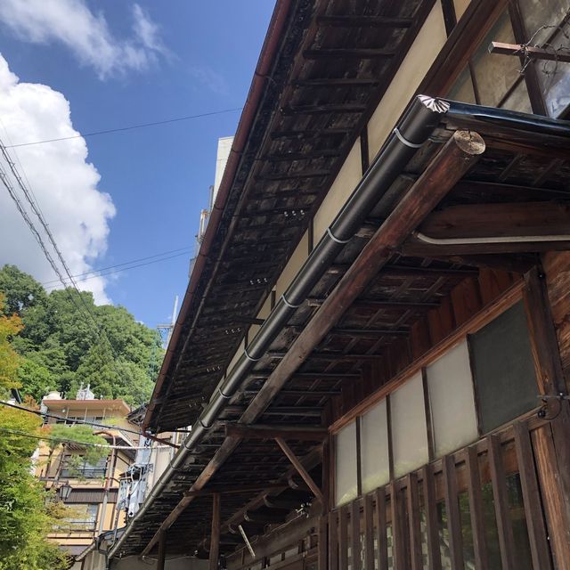 【渋温泉①】「九湯巡り」が有名な温泉街。
