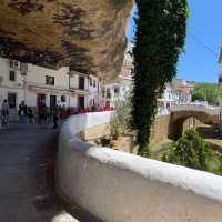 Setenil de las Bodegas สร้างบ้านใต้หินในสเปน