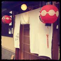 伸びてトロける絶品本わらび餅『ぎをん徳屋』