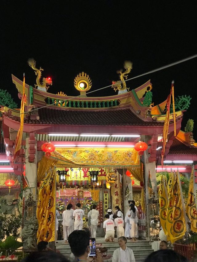 ไหว้พระขอพรศาลเจ้าจุ้ยตุ่ย