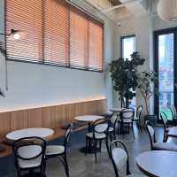 송리단길 루프탑 카페에서 롯데월드타워 바라보며 마시는 커피 한 잔☕️