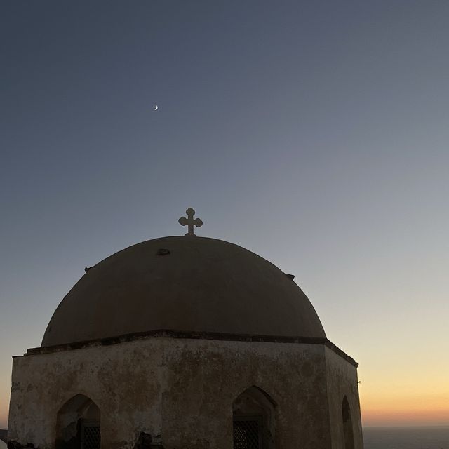 Santorini Vibes & Sunset Skies