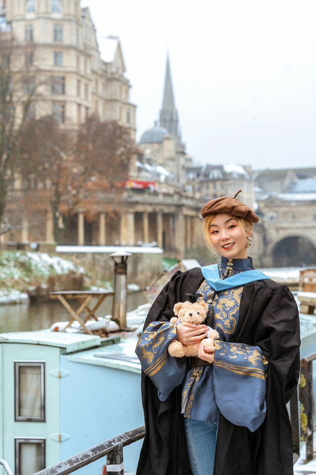 In Bath 🇬🇧, we graduated in the most beautiful snow-filled winter!