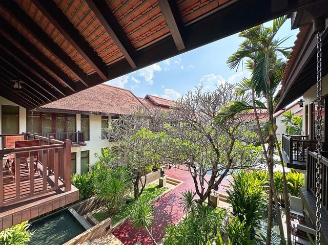 Anantara Suite at Angkor Wat Resort is so beautiful! Let's also visit the Queen's Palace in the afternoon.